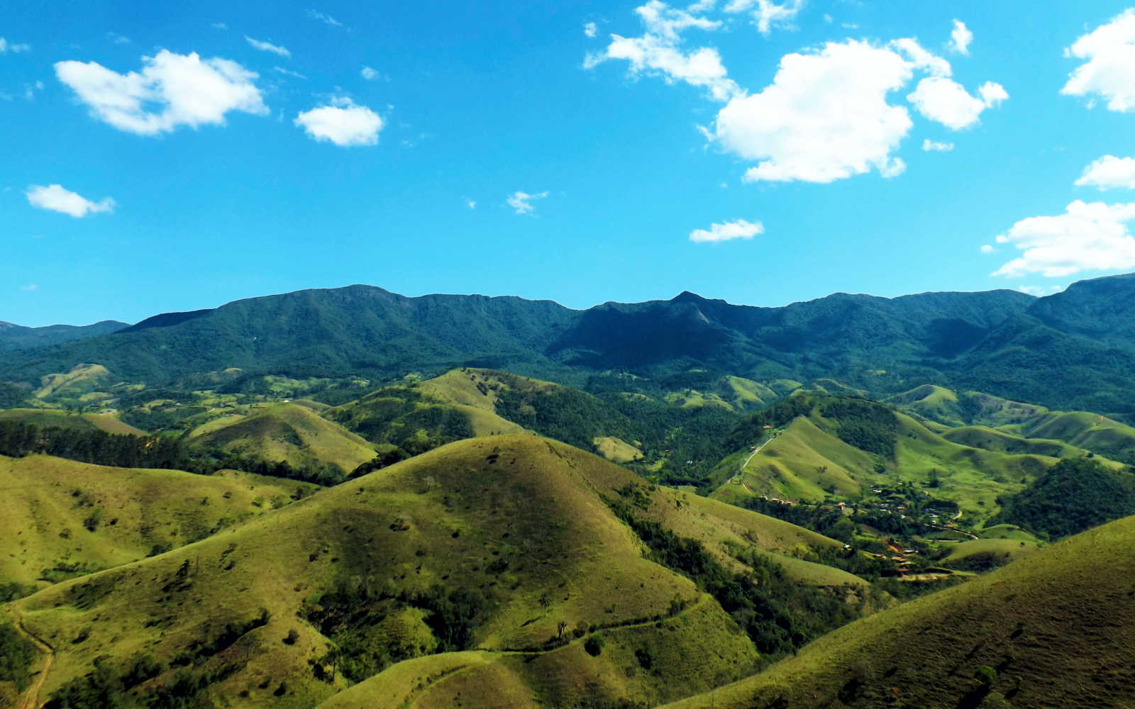 Montanhas com neblina em Monte Verde